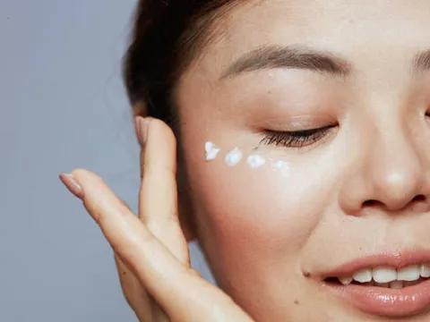 5 nhóm thực phẩm phổ biến nhất có thể khiến da xấu đi mà bạn nên hạn chế
