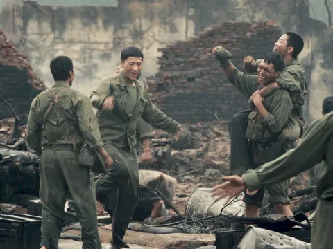 "Mưa đỏ" chính thức soán ngôi "Mai", trở thành phim Việt ăn khách nhất lịch sử phòng vé