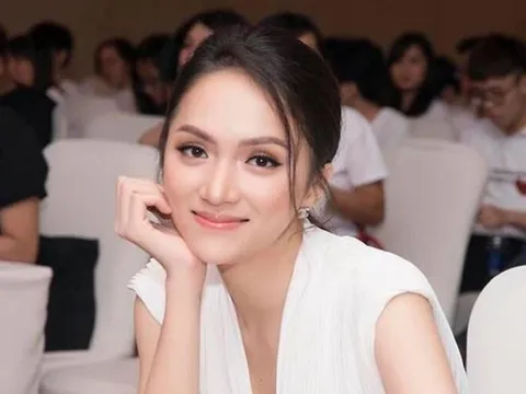 Hoa hậu Hương Giang bất ngờ khoe bụng bầu bí