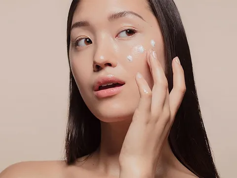 Quy trình chăm sóc da hỗn hợp ngày Thu đảm bảo da luôn sáng và mịn màng