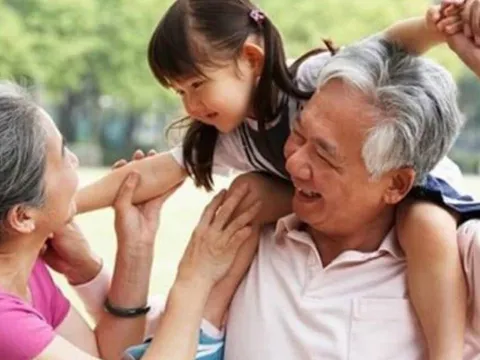 2 điều cha mẹ nên làm cho con cái khi về già, quý hơn cả tiền bạc