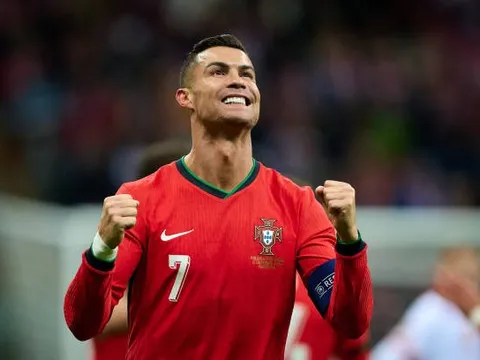 Cristiano Ronaldo: Người viết lại lịch sử và dẫn lối Bồ Đào Nha vượt ải