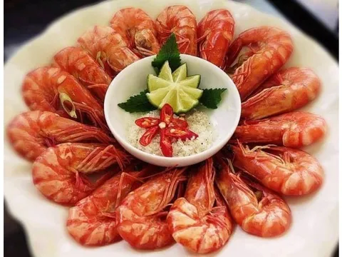 Thả thứ nước đặc biệt này vào hấp tôm: Tôm đỏ au thơm ngon, ngọt thịt giàu dinh dưỡng