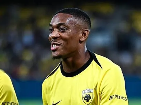 Anthony Martial có thể rời AEK Athens