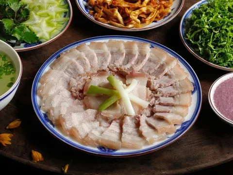 Thịt luộc không cần khứa nhỏ, đầu bếp mách cách luộc chín đều từ trong ra ngoài, không bao giờ đỏ