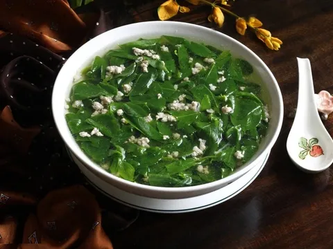 Vò rau ngót trước khi nấu, đơn giản mà tăng gấp 3 lần chất bổ