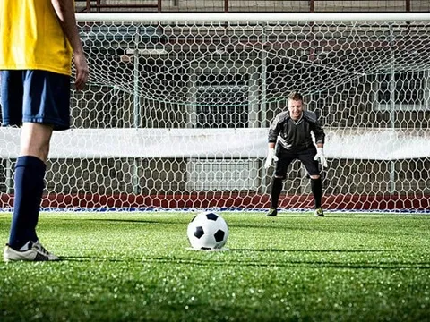 Chấm 11m nằm ở đâu? Khoảng cách, kích thước và vai trò trong luật penalty