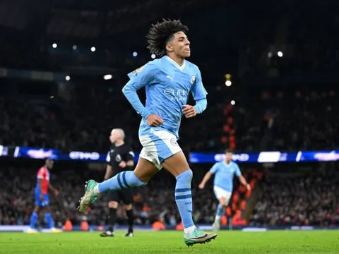 Rico Lewis lên tiếng về thỏa thuận mới với Manchester City