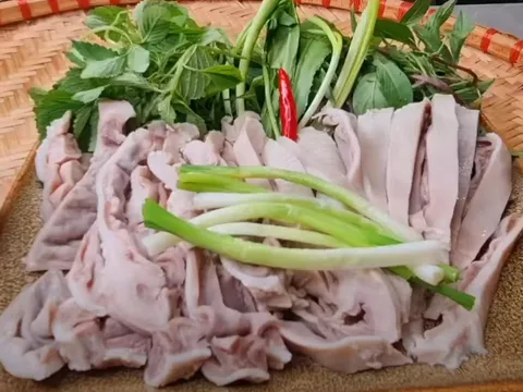 Luộc dạ dày lợn thêm thứ này, miếng nào cũng trắng thơm, giòn sần sật