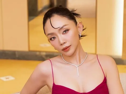 Tóc Tiên ngầm xác nhận việc đã dọn ra căn biệt thự sống chung với ông xã?