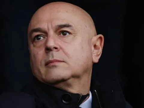 Tottenham hậu Levy: Những thách thức mới gia đình Lewis cần giải quyết