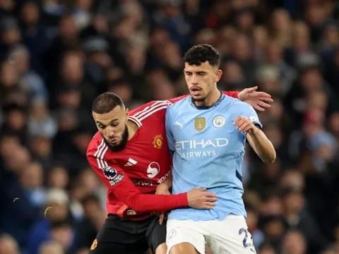 Mazraoui thay Dalot, Man Utd chờ đột phá trước Man City