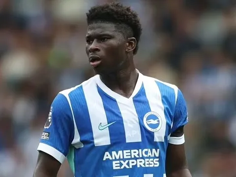 Sếp lớn rời đi, thương vụ Carlos Baleba đến Man Utd có biến?