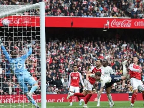 Zubimendi lập cú đúp, Gyokeres ghi bàn giúp Arsenal hủy diệt Forest