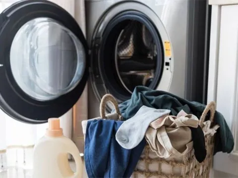 Những loại quần áo và các món đồ nhất định nên lột trái khi giặt