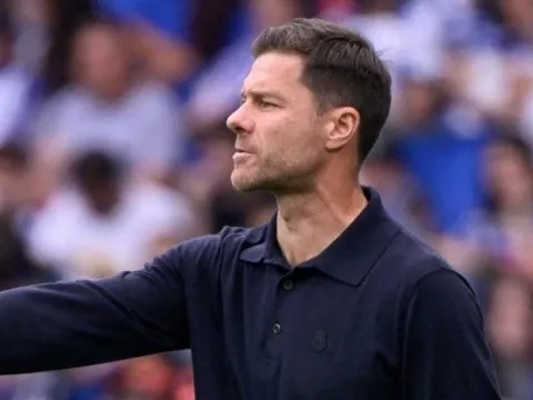 Xabi Alonso: "Thẻ đỏ của Huijsen là thẻ vàng trong mắt tôi"
