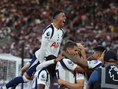 10 người của West Ham thảm bại trước Tottenham