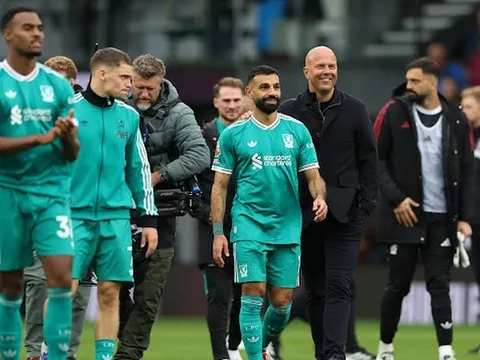 Liverpool thắng 1-0 phút cuối: Bản lĩnh nhà vua hay dấu hiệu không ổn?