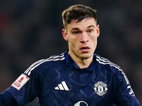 Gary Neville chỉ trích sao 50 triệu bảng của Man Utd không đủ giỏi