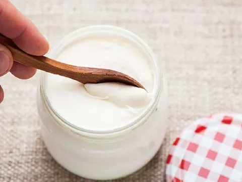 Phụ nữ nên ăn sữa chua vào 3 thời điểm này trong ngày để có da đẹp, eo thon
