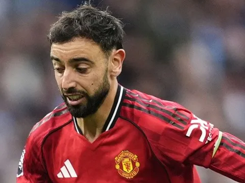Scholes chỉ rõ vị trí số 10 phù hợp với Fernandes