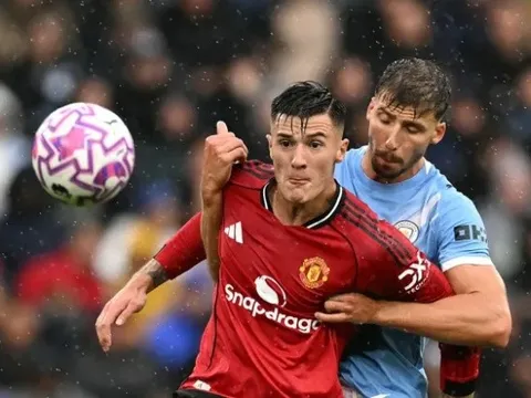 Rio Ferdinand lo lắng cho Sesko sau thất bại nặng nề của Man Utd ở derby