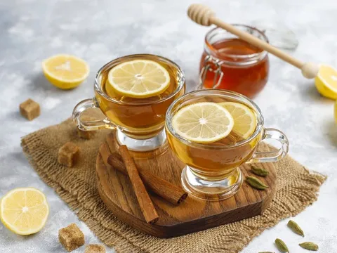 6 lợi ích bất ngờ khi uống 1 cốc chanh mật ong, không biết quá phí