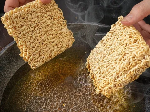 Ăn mì tôm cực hại với 4 nhóm người này
