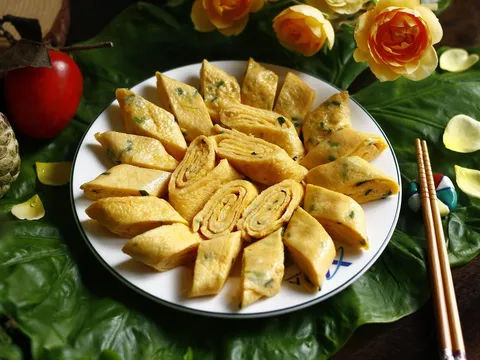 Rán trứng đừng đập ngay vào chảo, thêm 1 thìa này trứng mềm xốp, nở bung gấp đôi