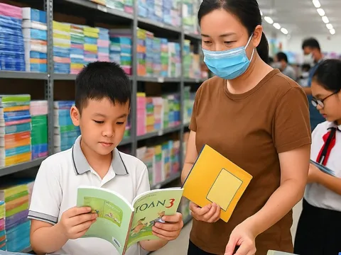 Từ năm 2026, học sinh cả nước sẽ học chung một bộ sách giáo khoa: Giảm gánh nặng, tăng công bằng