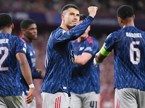 Martinelli ghi bàn cho Arsenal sau 36 giây vào sân