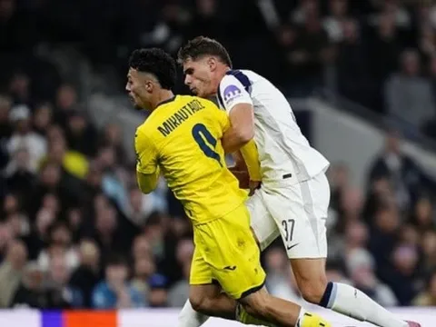 Tình huống gây tranh cãi của Van de Ven trước Villarreal