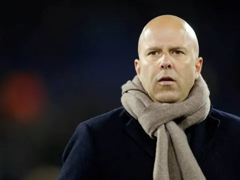 Arne Slot học được gì từ thất bại ở Champions League để thay đổi chiến lược?