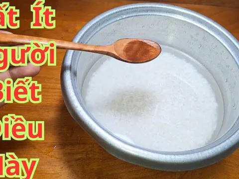 Nấu cơm chỉ bỏ mỗi nước lạnh thôi là chưa đủ: Thả thêm thứ này vào cơm thơm dẻo, phòng ngừa bệnh tật