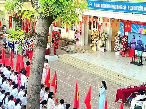 Phụ huynh bức xúc vì phải góp tiền mua tivi 40 triệu tặng nhà trường