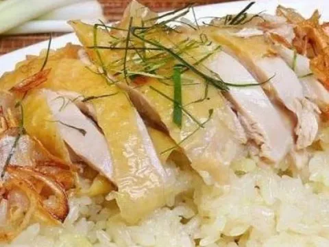 Thịt gà ăn với xôi nếp là dại: 90% người dân không biết sai lầm này