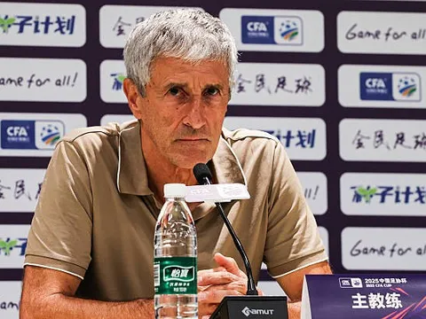 Cựu HLV Barca đối đầu CAHN trong nỗi lo bị sa thải