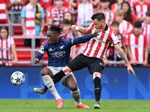 Hai mặt sáng tối của Arsenal sau trận ra quân Champions League