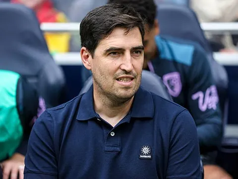 Man Utd nhắm Iraola thay Amorim? Fabrizio Romano lên tiếng