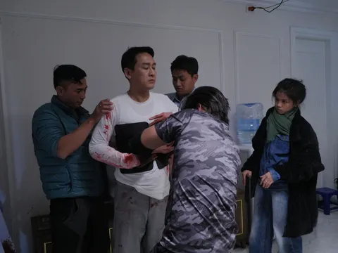 Sau "Mưa đỏ", Hứa Vĩ Văn lăn xả trong phim kinh dị ‘Đồi hành xác: Tà thuyết đen trở lại’