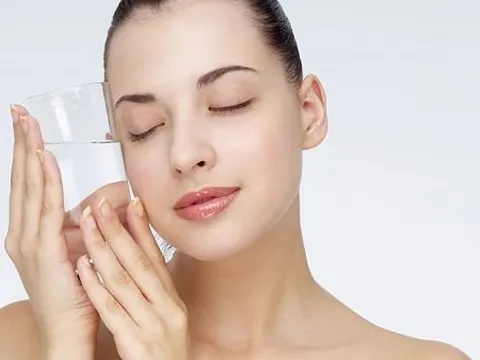 Duy trì 2 thói quen cơ bản này khi ngủ bạn sẽ có làn da trở nên căng bóng, mềm mịn hơn hẳn