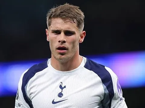Chuyển nhượng tối 19/9: Chelsea và Liverpool tranh Van de Ven; Arsenal tính chi đậm cho Sancet