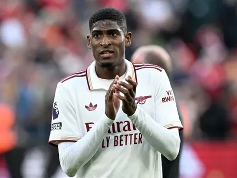 Mosquera giúp Arsenal vượt qua nỗi lo Saliba