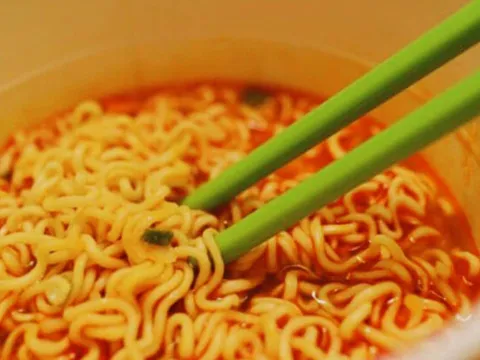 6 người tuyệt đối không được ăn mì tôm