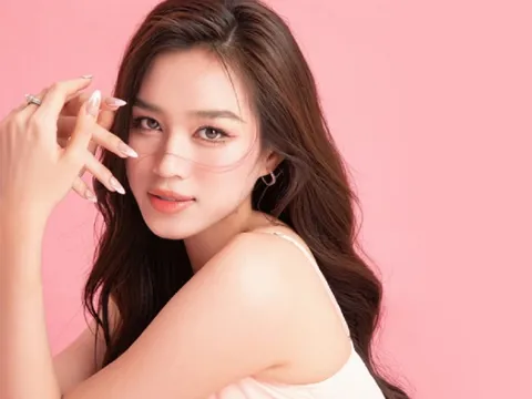 Khoảnh khắc hiếm hoi của HH Đỗ Thị Hà bên bạn trai, một chi tiết được khen hết lời