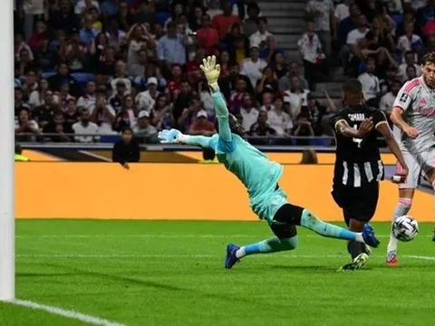 Lyon phả hơi nóng vào gáy PSG