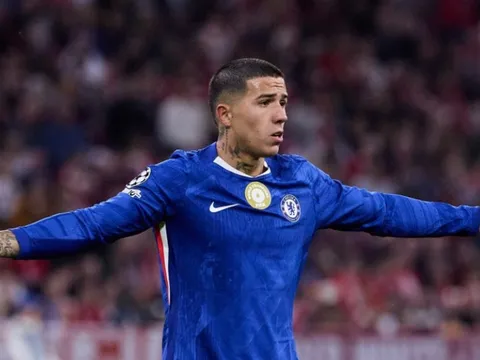 Chelsea nhận cảnh báo về Enzo Fernandez trước trận gặp MU
