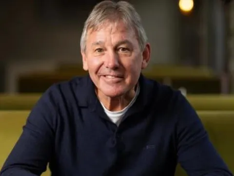 Bryan Robson: Tôi sẽ kiếm được 500.000 bảng mỗi tuần nếu thi đấu bây giờ