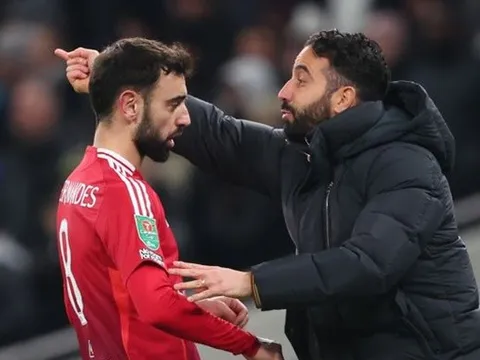 Amorim: Fernandes lùi sâu để kiểm soát bóng cho Man United