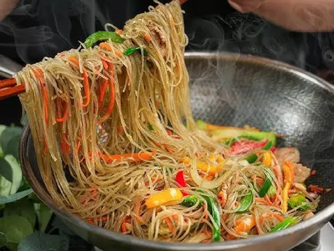 Xào miến thêm thứ này, sợi miến tơi ngon, không vón cục, không nát